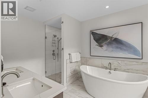 Soaker tub #2 - 313, 1408 Spring Creek Gate, Canmore, AB - Indoor Photo Showing Bathroom