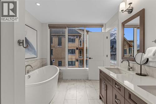313, 1408 Spring Creek Gate, Canmore, AB - Indoor Photo Showing Bathroom