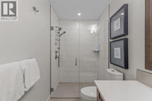 313, 1408 Spring Creek Gate, Canmore, AB - Indoor Photo Showing Bathroom