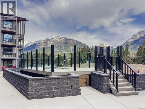 Outdoor hot tub - 313, 1408 Spring Creek Gate, Canmore, AB - Outdoor