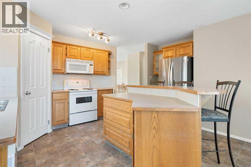 95 Cambridge Glen Drive, Strathmore, AB - Indoor Photo Showing Kitchen