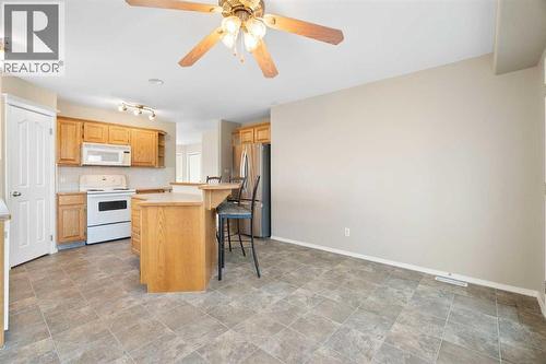 95 Cambridge Glen Drive, Strathmore, AB - Indoor Photo Showing Kitchen