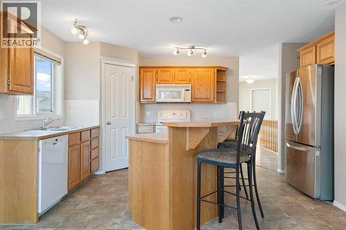 95 Cambridge Glen Drive, Strathmore, AB - Indoor Photo Showing Kitchen