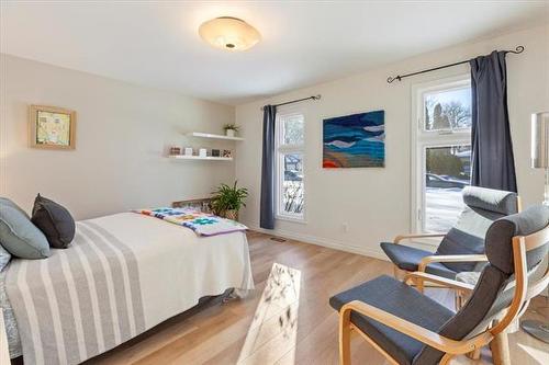 11 Cuthbertson Ave, Winnipeg, MB 