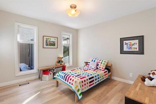 11 Cuthbertson Ave, Winnipeg, MB 