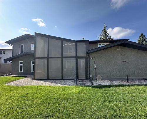 11 Cuthbertson Ave, Winnipeg, MB 