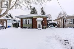 16 RONALDSHAY Avenue  Hamilton, ON L9A 3B1