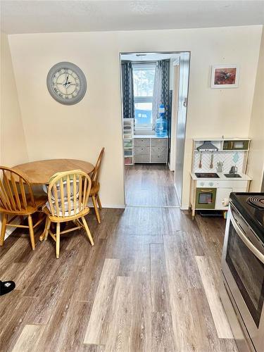 484 Thomas Drive S, Virden, MB - Indoor Photo Showing Dining Room