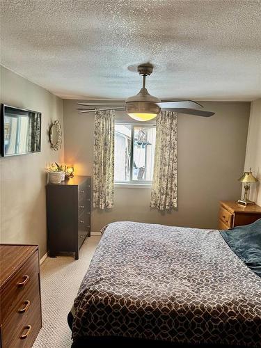 484 Thomas Drive S, Virden, MB - Indoor Photo Showing Bedroom