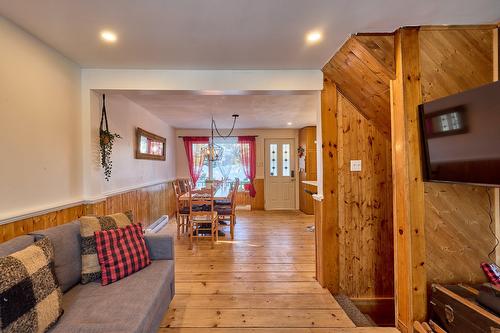 Salon - 4 Ch. Vaillancourt, Saint-Donat, QC - Indoor