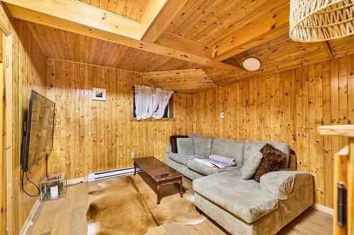 Salle familiale - 4 Ch. Vaillancourt, Saint-Donat, QC - Indoor
