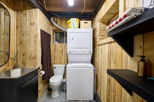 Salle d'eau - 4 Ch. Vaillancourt, Saint-Donat, QC - Indoor Photo Showing Laundry Room