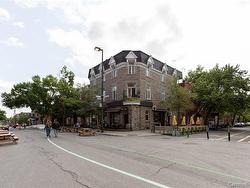 250 Av. du Mont-Royal E.  Montréal (Le Plateau-Mont-Royal), QC H2T 1P6