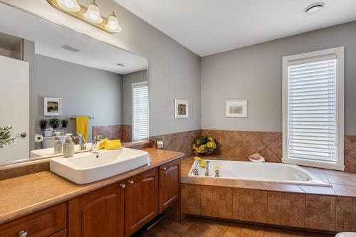 Salle de bains - 500 Rue Odile, Laval (Fabreville), QC - Indoor Photo Showing Bathroom