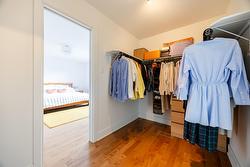 Walk-in closet - 