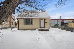 212 Strathnaver AVE  Selkirk, MB R1A 0H3