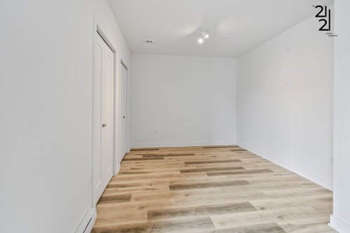 Chambre à coucher - 303-2121 Av. Papineau, Montréal (Ville-Marie), QC - Indoor Photo Showing Other Room