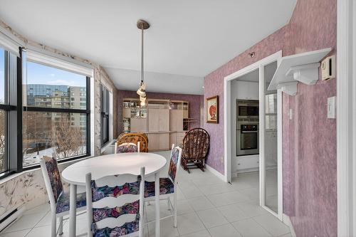 Coin-repas - 605-3 Boul. Simard, Saint-Lambert, QC - Indoor