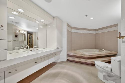 Salle de bains attenante à la CCP - 605-3 Boul. Simard, Saint-Lambert, QC - Indoor Photo Showing Bathroom