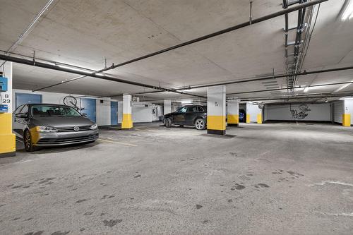 Stationnement - 605-3 Boul. Simard, Saint-Lambert, QC - Indoor Photo Showing Garage