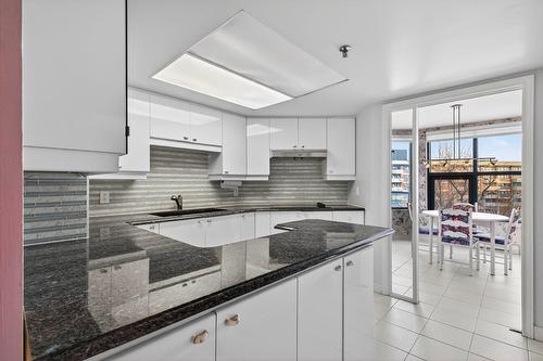 Cuisine - 605-3 Boul. Simard, Saint-Lambert, QC - Indoor Photo Showing Kitchen With Upgraded Kitchen
