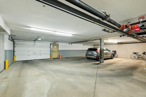 Garage - 2-38 Av. Ste-Hélène, Saint-Lambert, QC - Indoor Photo Showing Garage