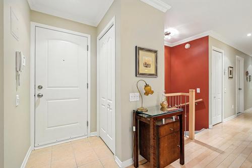 Hall d'entrée/Vestibule - 2-38 Av. Ste-Hélène, Saint-Lambert, QC - Indoor Photo Showing Other Room