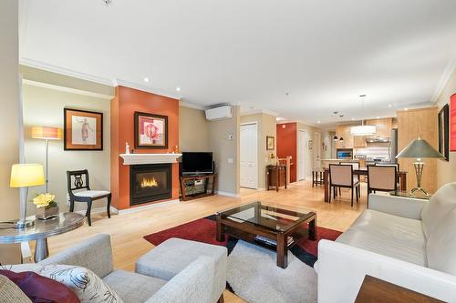 Salon - 2-38 Av. Ste-Hélène, Saint-Lambert, QC - Indoor Photo Showing Living Room With Fireplace