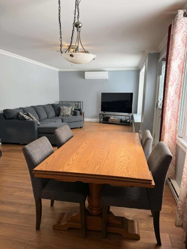 Salle familiale - 142 Rue Du Collège, Labelle, QC - Indoor