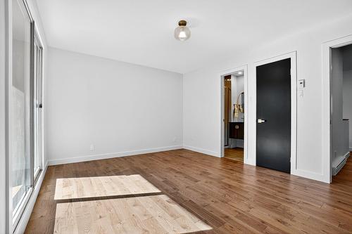 Chambre à coucher principale - 9 Av. De Val-Soleil, Pointe-Claire, QC - Indoor Photo Showing Other Room