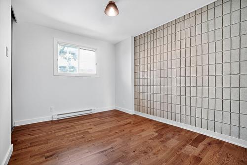 Chambre à coucher - 9 Av. De Val-Soleil, Pointe-Claire, QC - Indoor Photo Showing Other Room