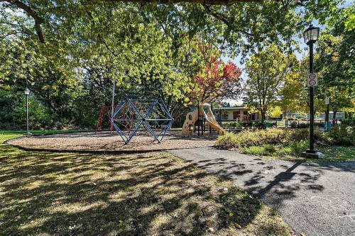 À proximité - 9 Av. De Val-Soleil, Pointe-Claire, QC - Outdoor