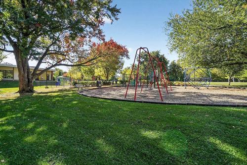 À proximité - 9 Av. De Val-Soleil, Pointe-Claire, QC - Outdoor