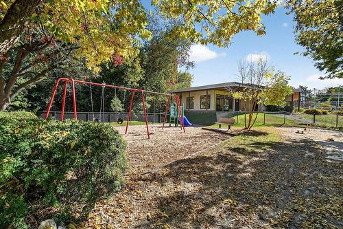 À proximité - 9 Av. De Val-Soleil, Pointe-Claire, QC - Outdoor