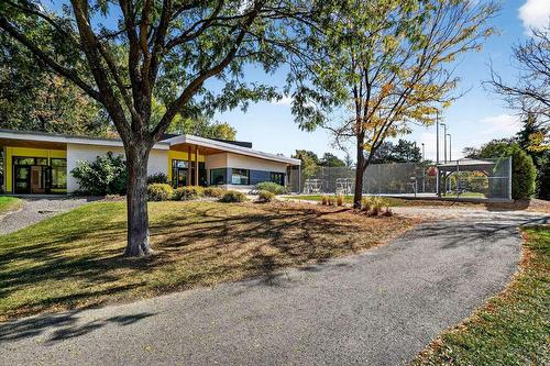 À proximité - 9 Av. De Val-Soleil, Pointe-Claire, QC - Outdoor