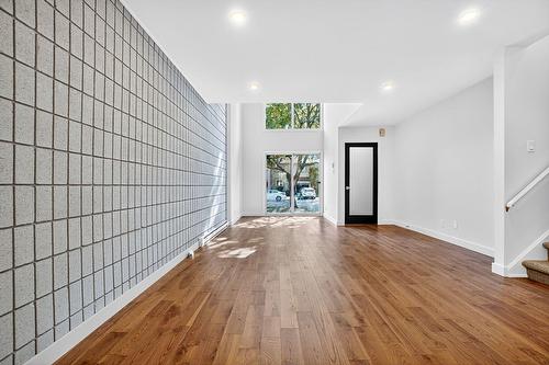 Salon - 9 Av. De Val-Soleil, Pointe-Claire, QC - Indoor Photo Showing Other Room