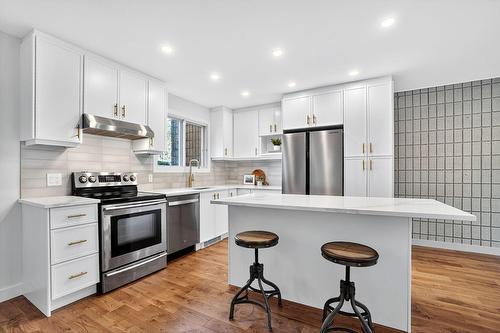 Cuisine - 9 Av. De Val-Soleil, Pointe-Claire, QC - Indoor Photo Showing Kitchen With Upgraded Kitchen