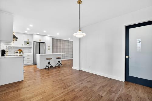 Salle à manger - 9 Av. De Val-Soleil, Pointe-Claire, QC - Indoor Photo Showing Kitchen