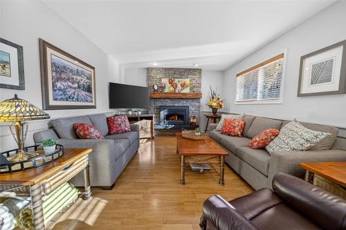 1320 15Th Street, Cranbrook, BC - Indoor Photo Showing Living Room With Fireplace