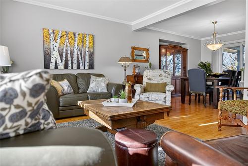 1320 15Th Street, Cranbrook, BC - Indoor Photo Showing Living Room