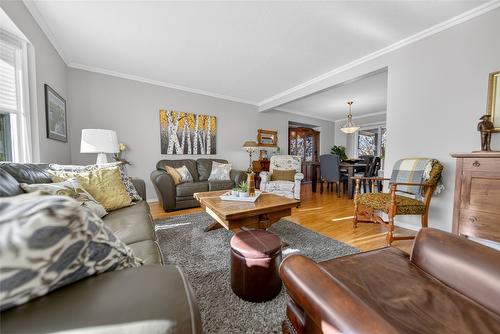 1320 15Th Street, Cranbrook, BC - Indoor Photo Showing Living Room