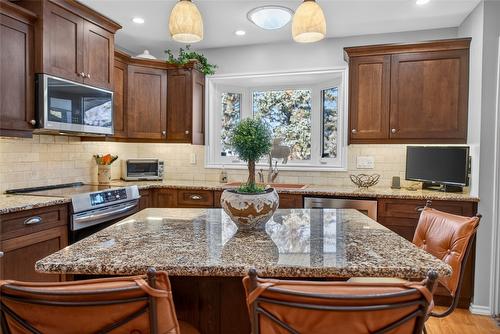 1320 15Th Street, Cranbrook, BC - Indoor Photo Showing Kitchen With Upgraded Kitchen
