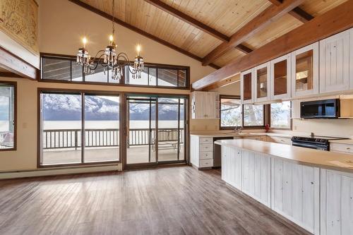 9873 3A Highway, Kuskanook, BC - Indoor Photo Showing Kitchen