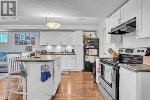 28 Hewitt Place, Barrie, ON - Indoor Photo Showing Kitchen With Stainless Steel Kitchen With Upgraded Kitchen