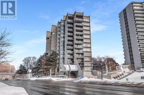 605 - 20 SPEERS ROAD  Oakville, ON L6K 3R5