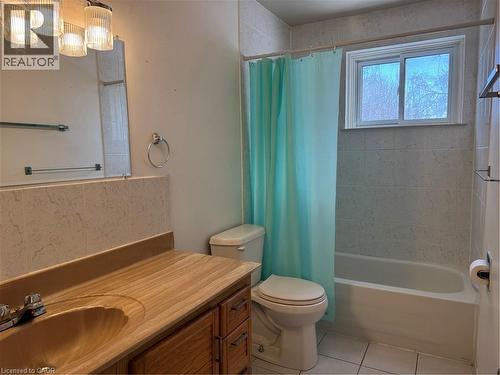 176 Laurier Avenue, Hamilton, ON - Indoor Photo Showing Bathroom