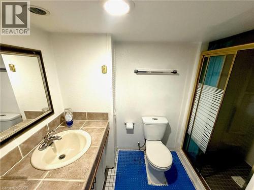 17 Lyons Avenue, Welland, ON - Indoor Photo Showing Bathroom