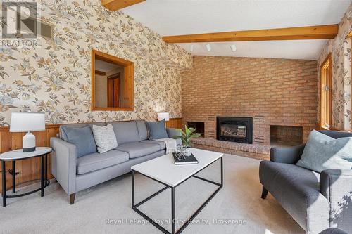 67 Woodside Road, Guelph (Dovercliffe Park/Old University), ON - Indoor Photo Showing Living Room With Fireplace
