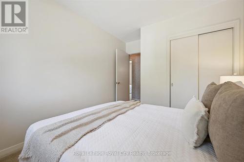 67 Woodside Road, Guelph (Dovercliffe Park/Old University), ON - Indoor Photo Showing Bedroom