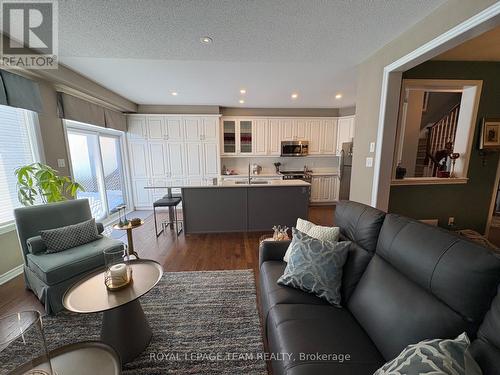 Updated Kitchen - 979 Shimmerton Circle, Ottawa, ON - Indoor Photo Showing Living Room